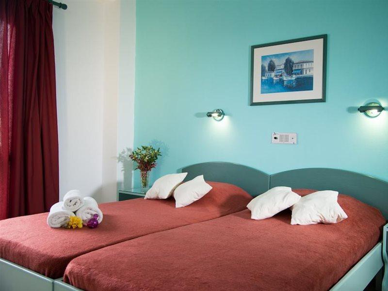 Theoni Apartments Малиа Экстерьер фото