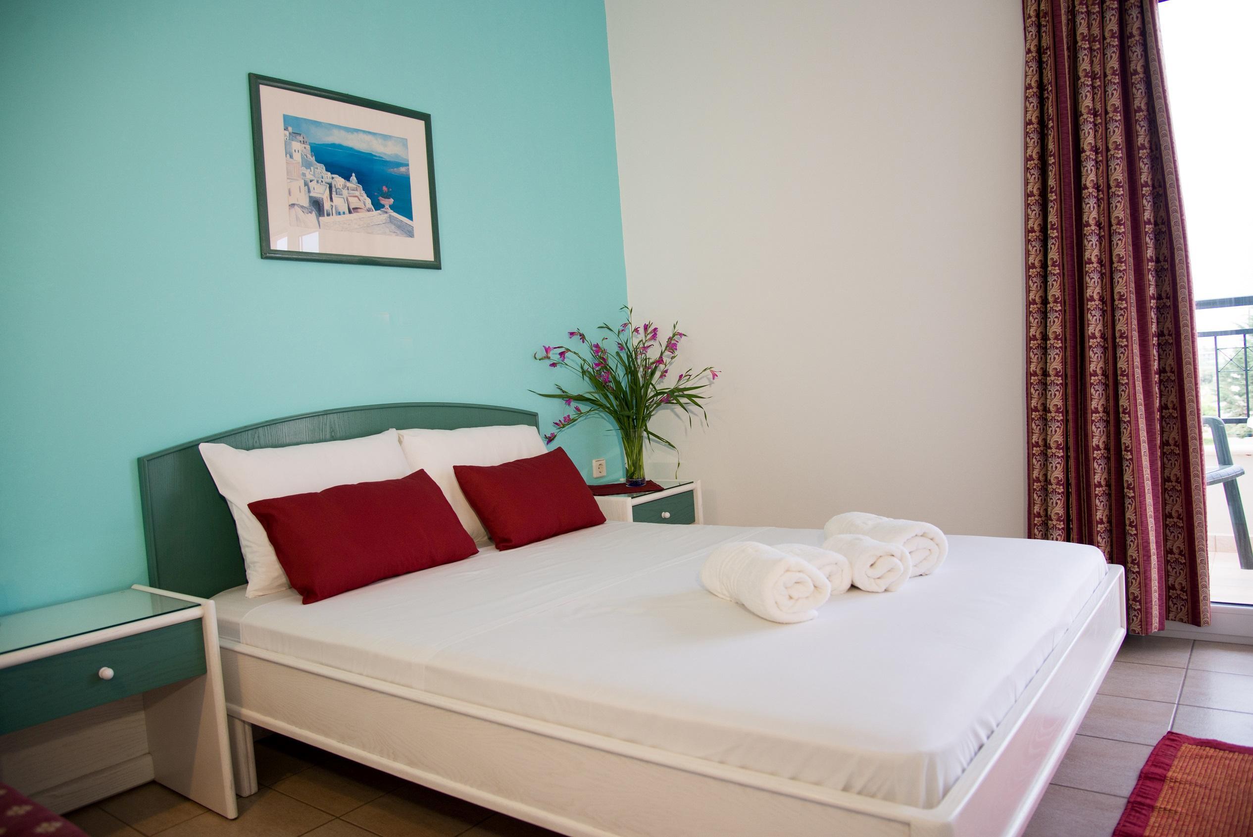 Theoni Apartments Малиа Экстерьер фото