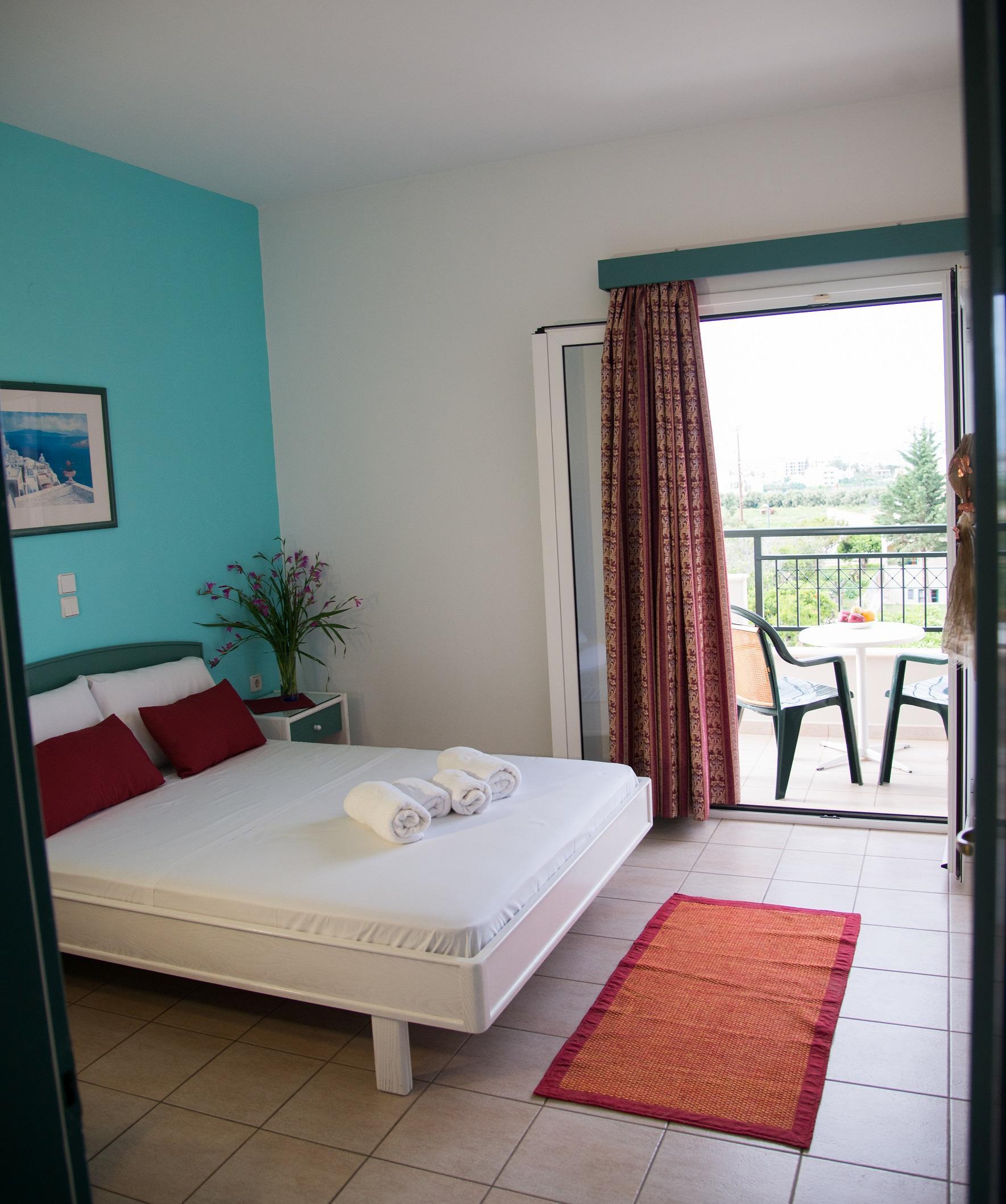 Theoni Apartments Малиа Экстерьер фото