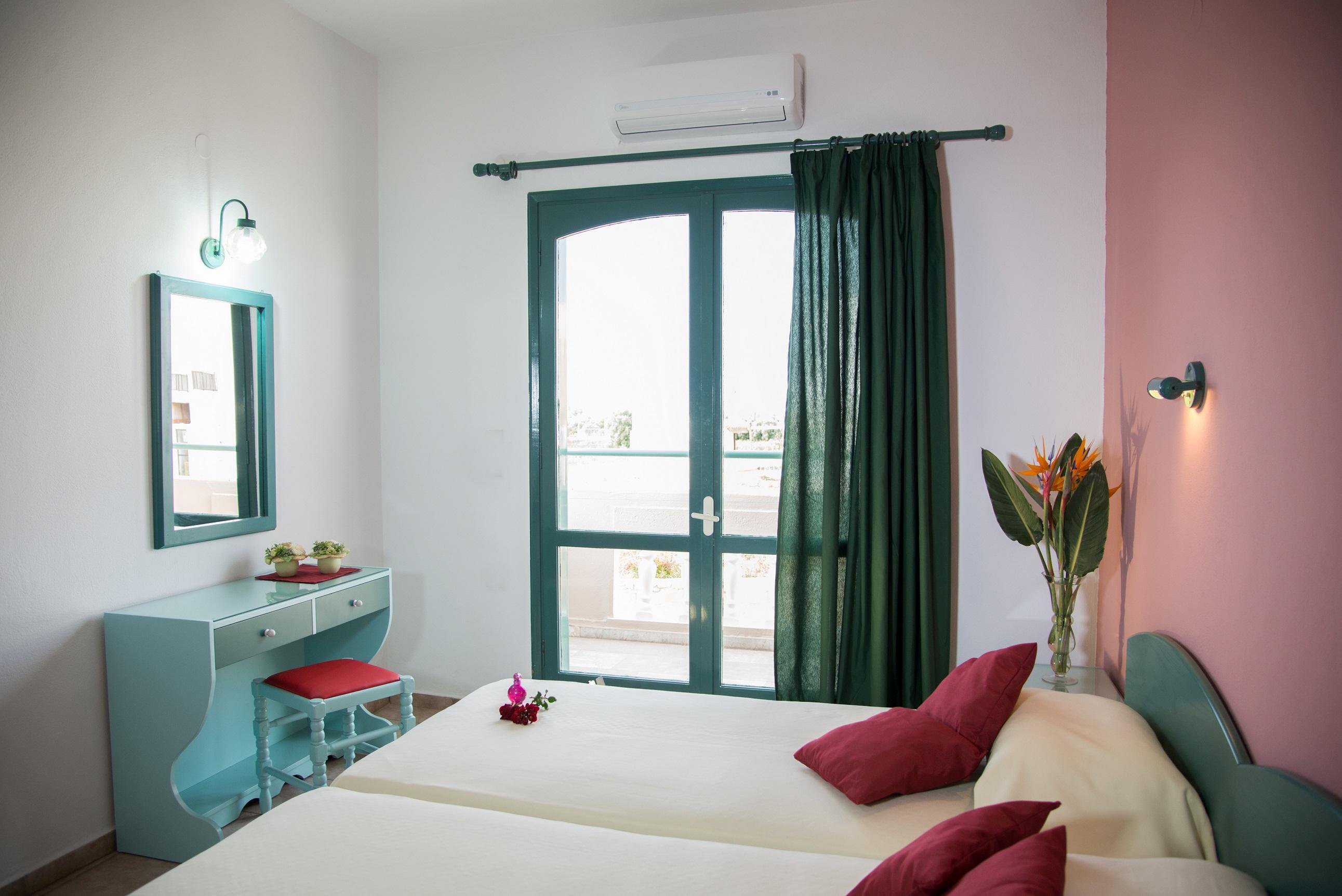 Theoni Apartments Малиа Экстерьер фото