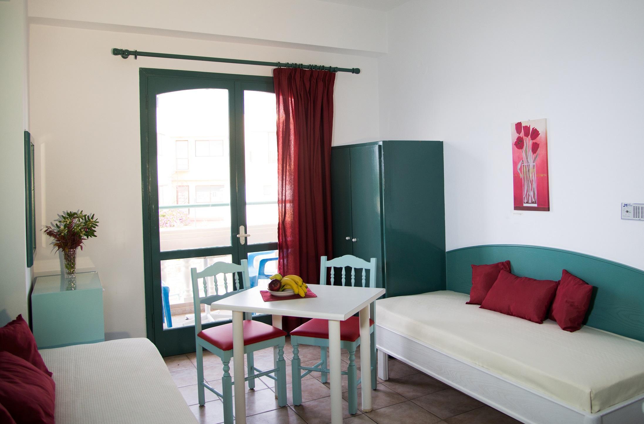 Theoni Apartments Малиа Экстерьер фото