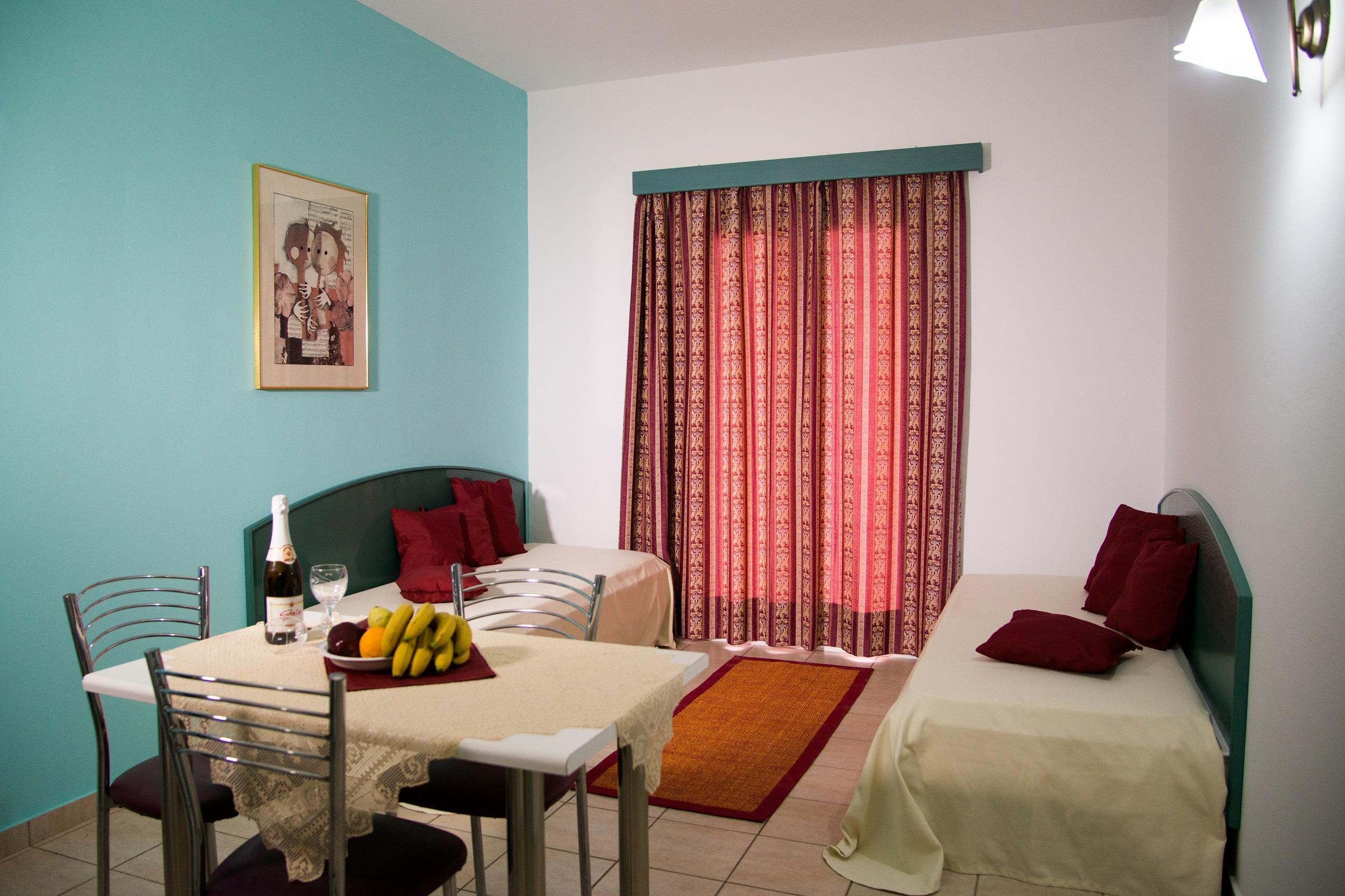 Theoni Apartments Малиа Экстерьер фото