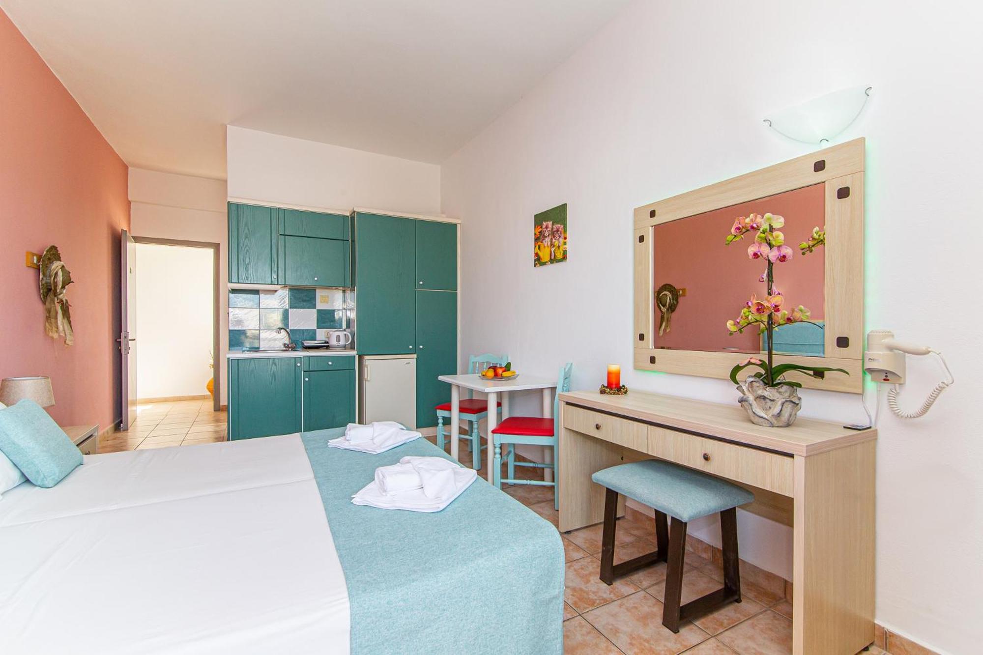 Theoni Apartments Малиа Экстерьер фото