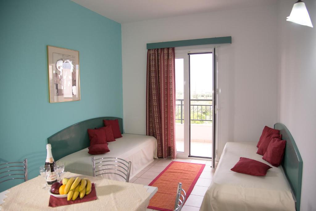 Theoni Apartments Малиа Экстерьер фото