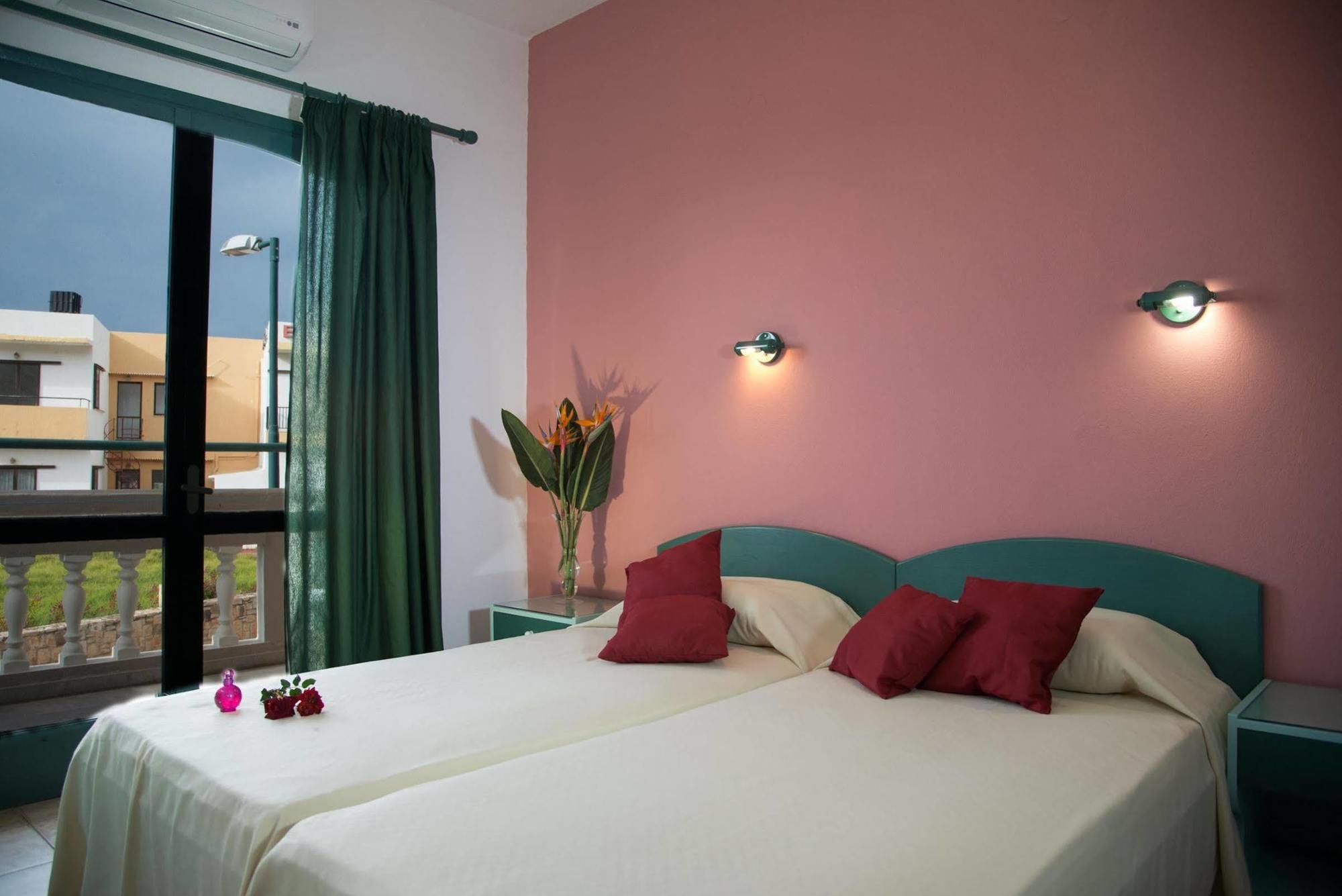 Theoni Apartments Малиа Экстерьер фото